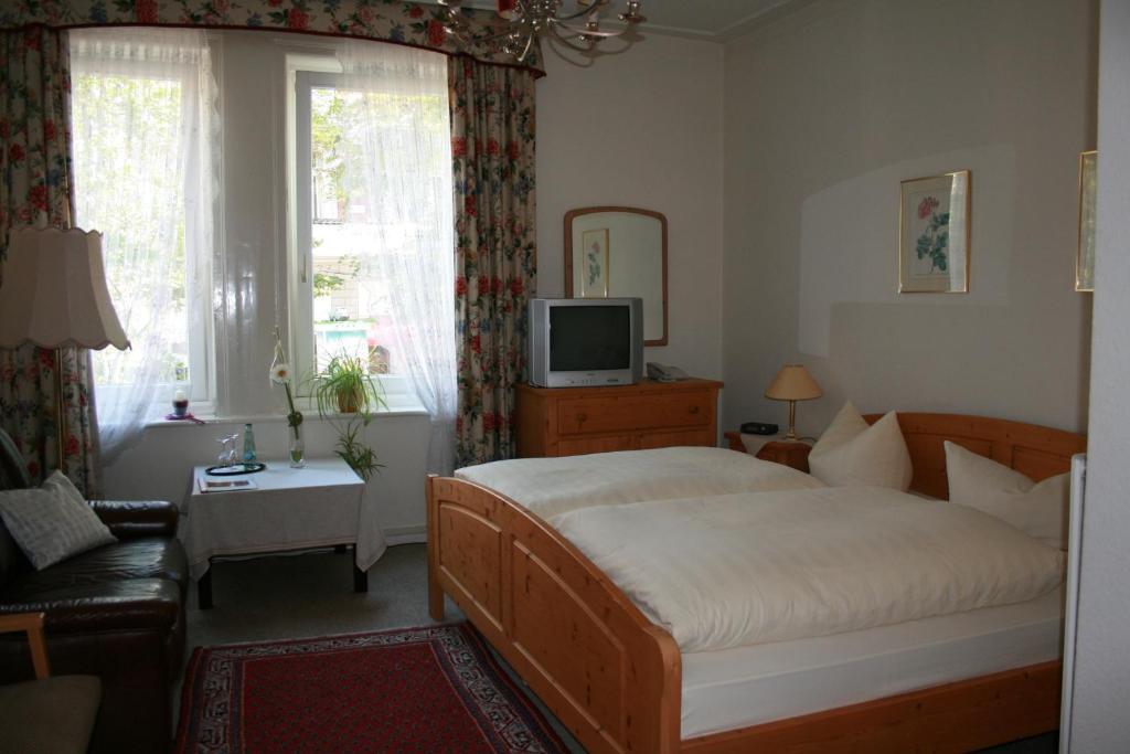 Hotel Zur Krone Bad Pyrmont Exterior photo